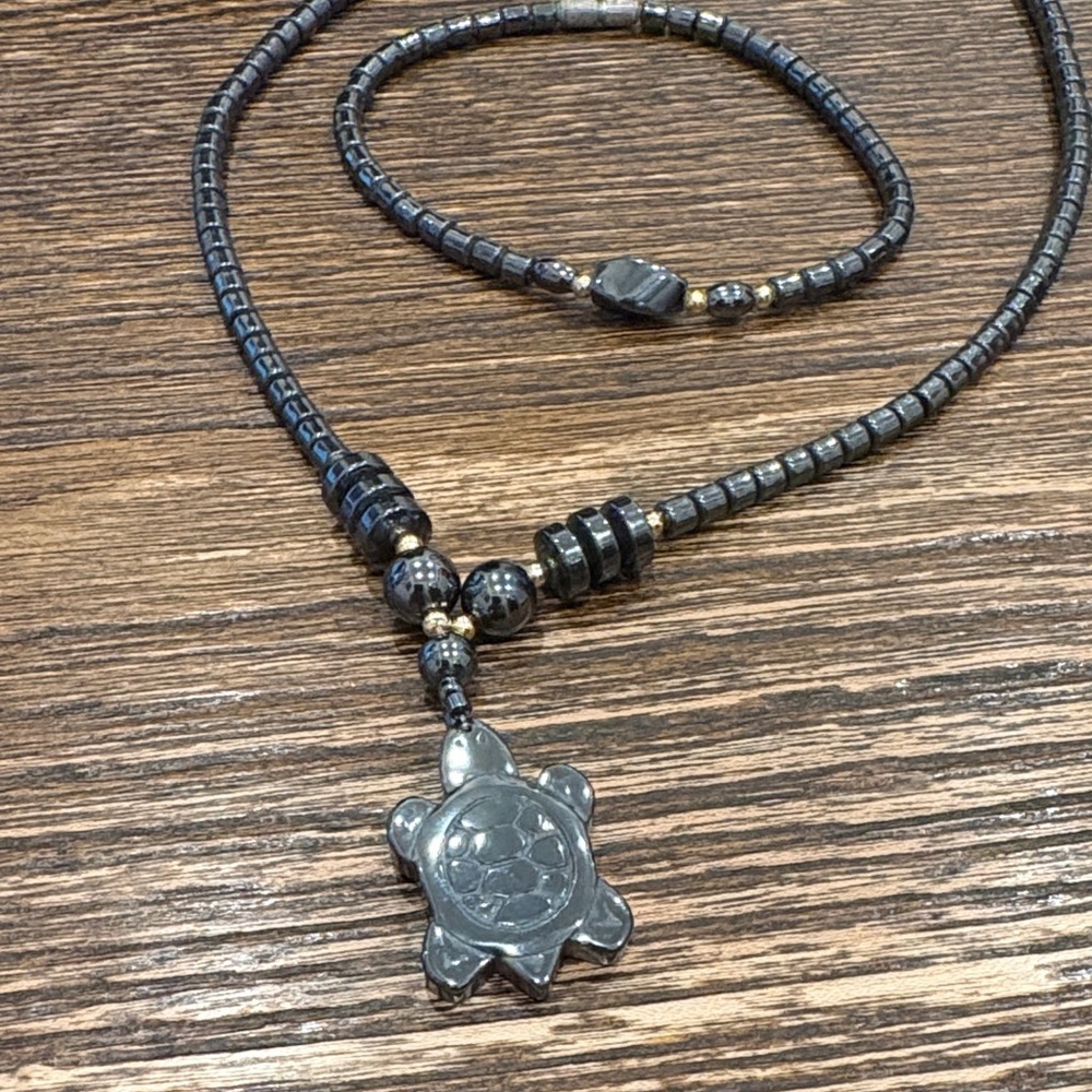 Elegant Hematite and Gold Turtle Pendant Necklace with matching bracelet - Picture 6 of 6